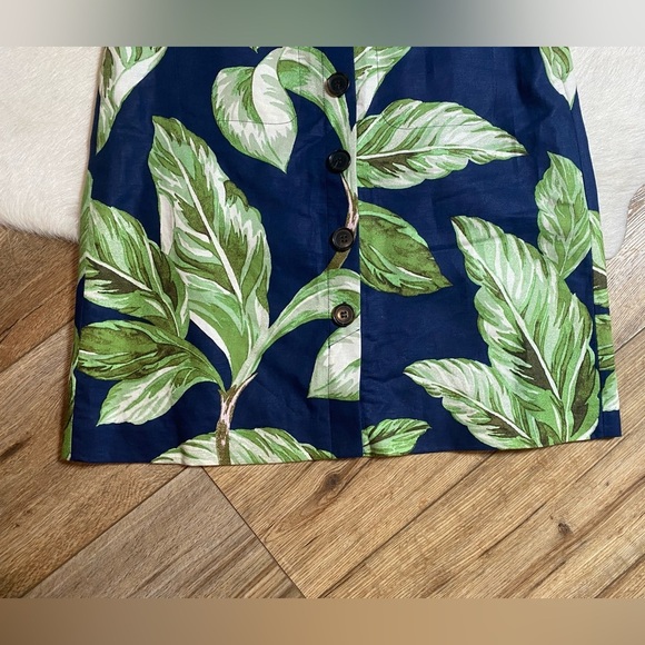 Ann Taylor Women's Skirt in a blue and green floral tropical print - Picture 2 of 8